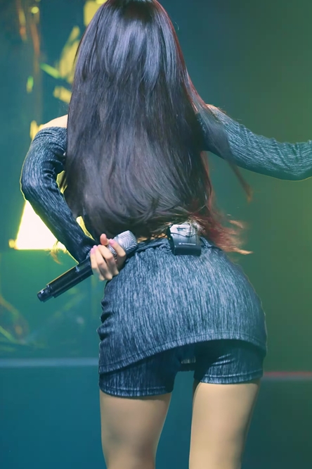 뒤로 빼는 뒤태 라인 오마이걸 아린 움짤